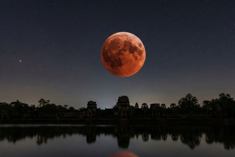 Chandra Grahan 2026: Date, Time, Sutak Rules and What Not to Don