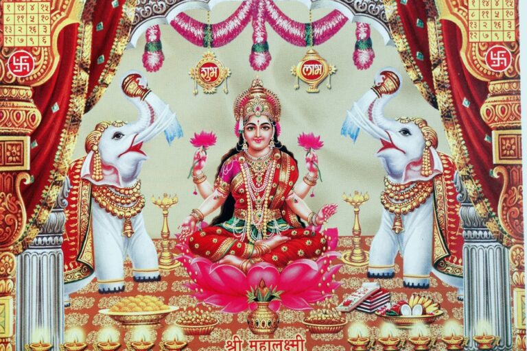 Laxmi Aarti explained: Chant for prosperity, peace, and daily glow